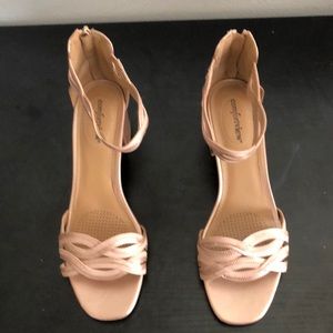 Comfort view Rose Gold Sandals Sz 11M.